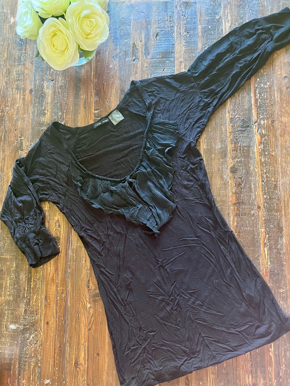 Black Ruffle Scoop V-Neck 3/4 Sleeve Top Sz M